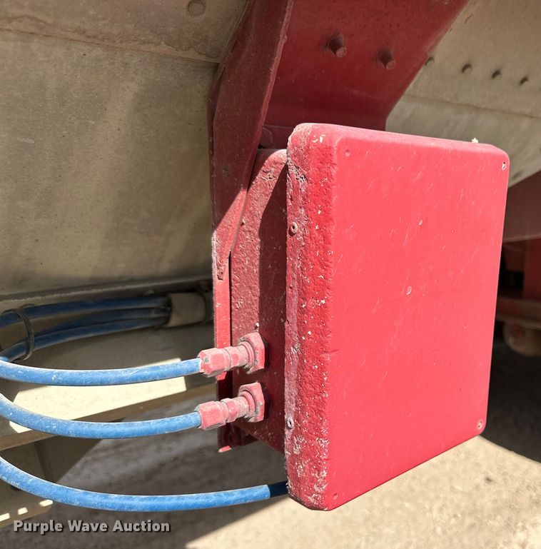 image for item DG4402 1997 Tempte grain trailer