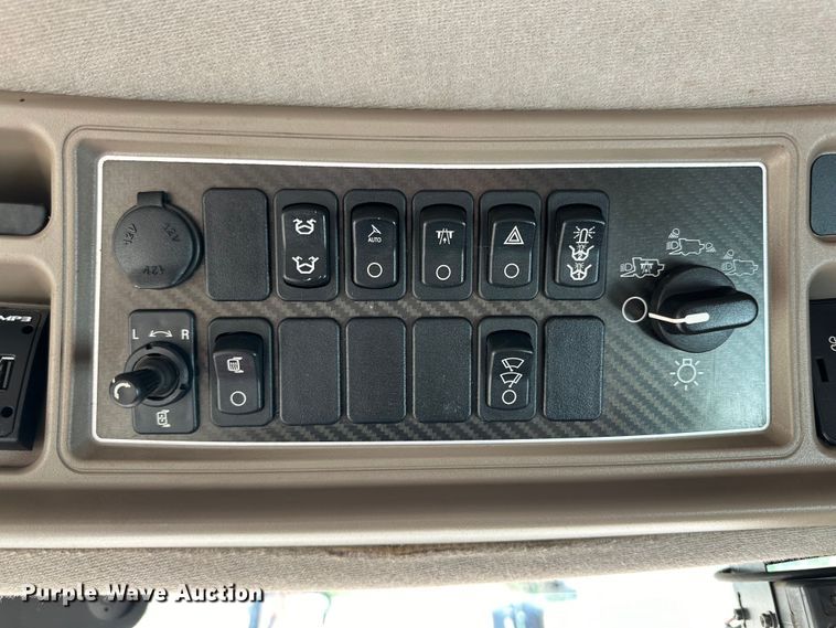 image for item DG4406 2013 Case IH 7130 AFS combine