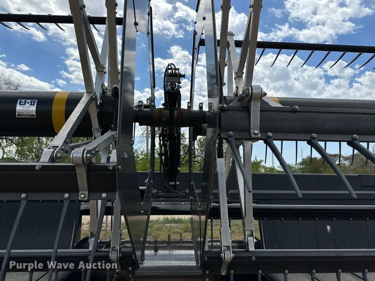 image for item DG4408 Honey Bee SP40 K08 flex draper head