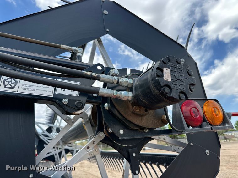 image for item DG4408 Honey Bee SP40 K08 flex draper head