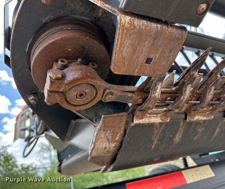 image for item DG4408 Honey Bee SP40 K08 flex draper head