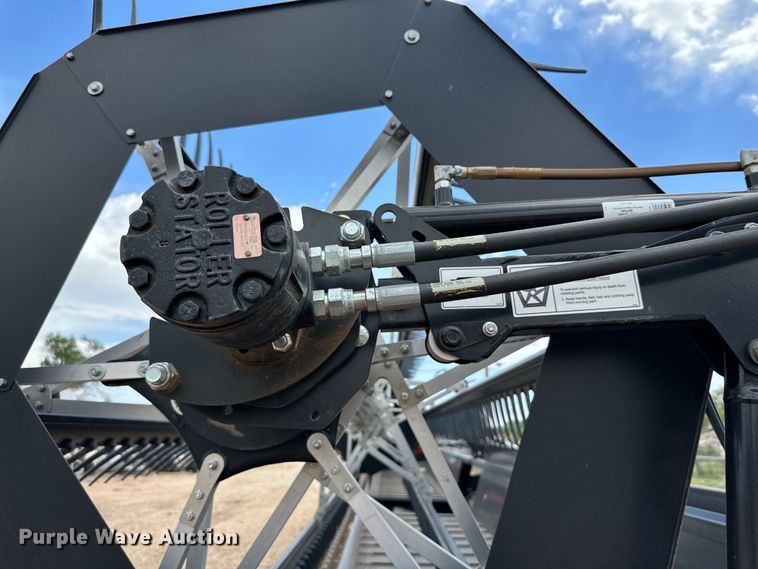 image for item DG4408 Honey Bee SP40 K08 flex draper head