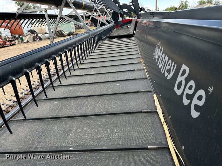 image for item DG4408 Honey Bee SP40 K08 flex draper head