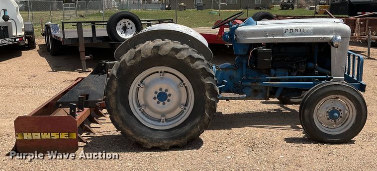 image for item DG4411 Ford 4000 tractor