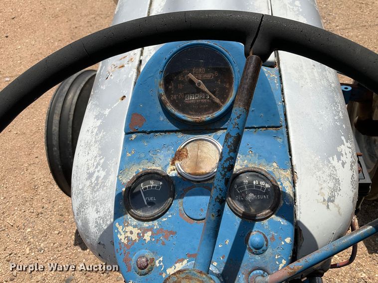 image for item DG4411 Ford 4000 tractor