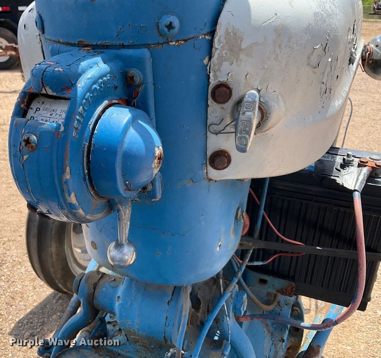 image for item DG4411 Ford 4000 tractor