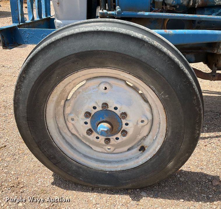 image for item DG4411 Ford 4000 tractor