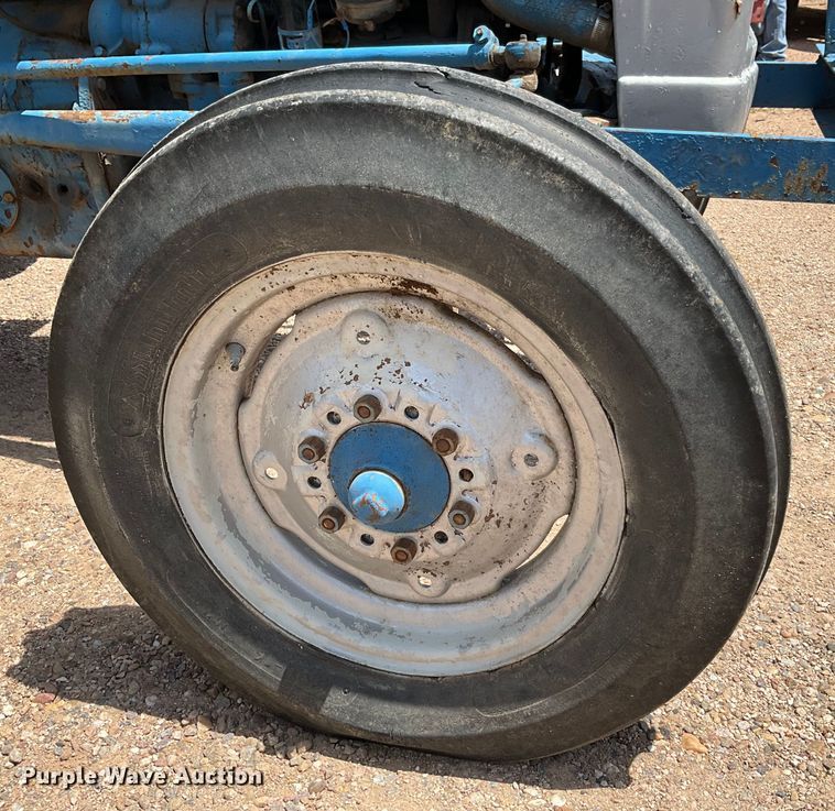 image for item DG4411 Ford 4000 tractor