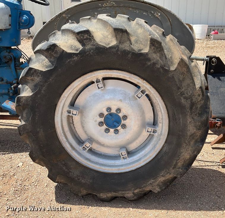 image for item DG4411 Ford 4000 tractor