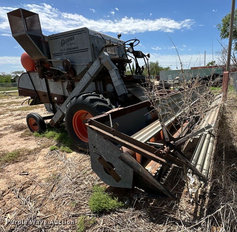 image for item DG4412 Allis-Chalmers Gleaner Baldwin combine