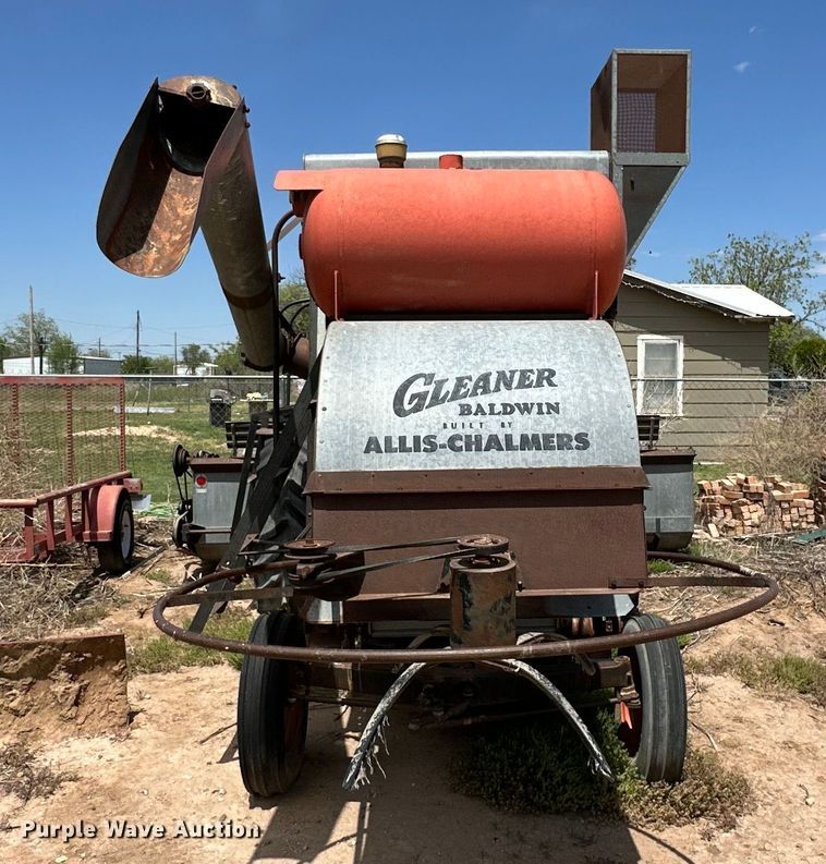 image for item DG4412 Allis-Chalmers Gleaner Baldwin combine