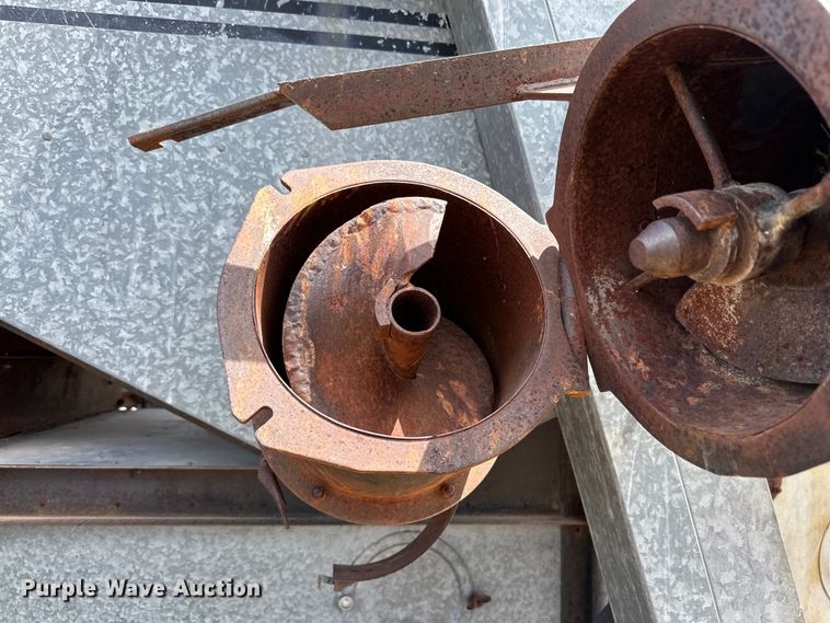 image for item DG4412 Allis-Chalmers Gleaner Baldwin combine