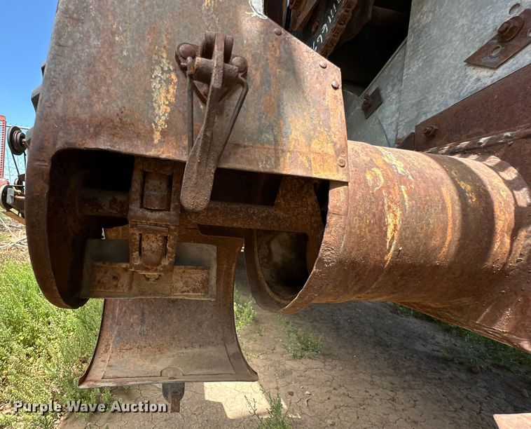 image for item DG4412 Allis-Chalmers Gleaner Baldwin combine