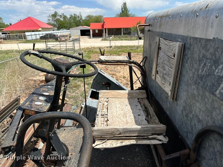 image for item DG4412 Allis-Chalmers Gleaner Baldwin combine