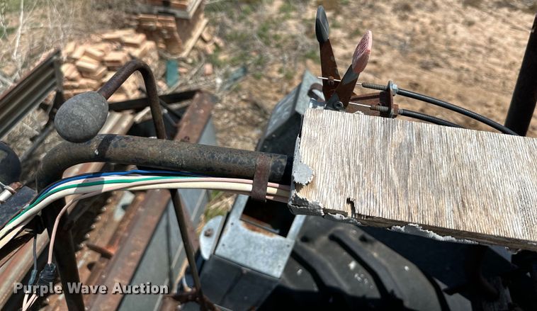 image for item DG4412 Allis-Chalmers Gleaner Baldwin combine