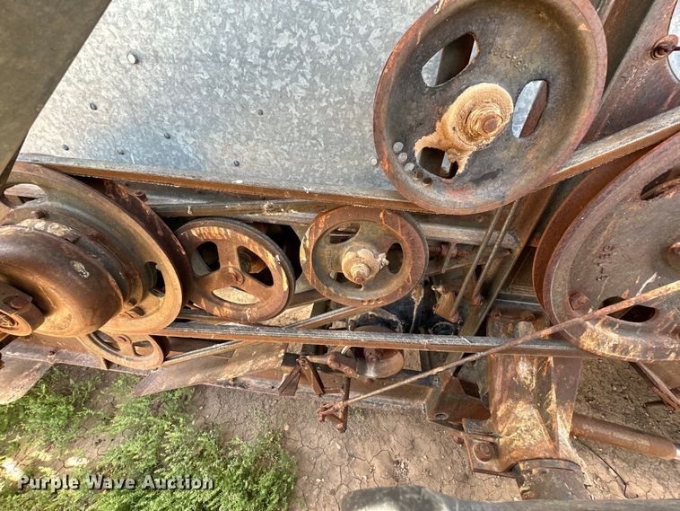 image for item DG4412 Allis-Chalmers Gleaner Baldwin combine