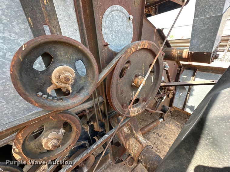 image for item DG4412 Allis-Chalmers Gleaner Baldwin combine