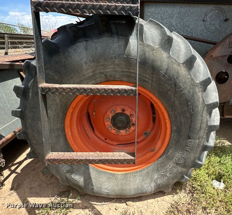 image for item DG4412 Allis-Chalmers Gleaner Baldwin combine