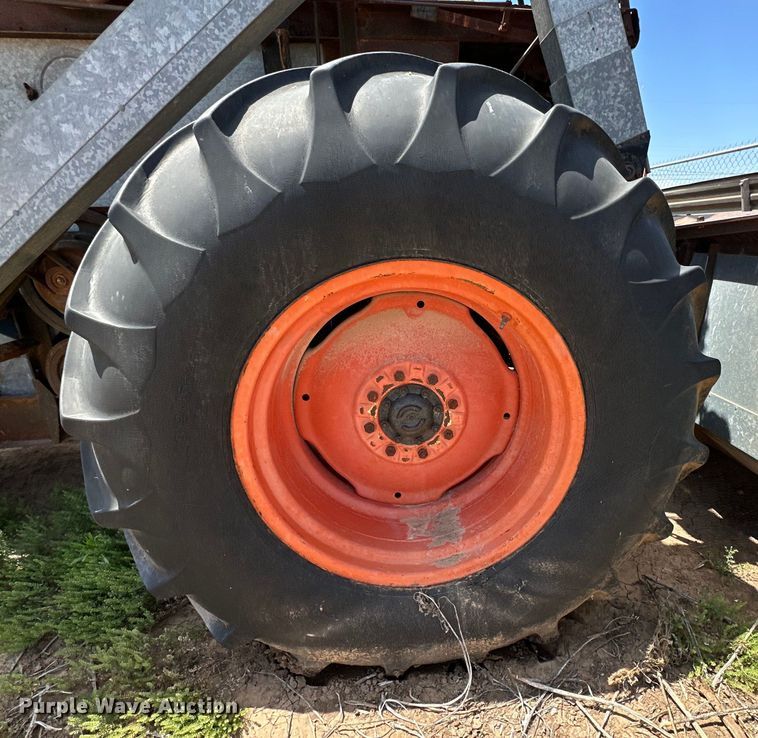 image for item DG4412 Allis-Chalmers Gleaner Baldwin combine
