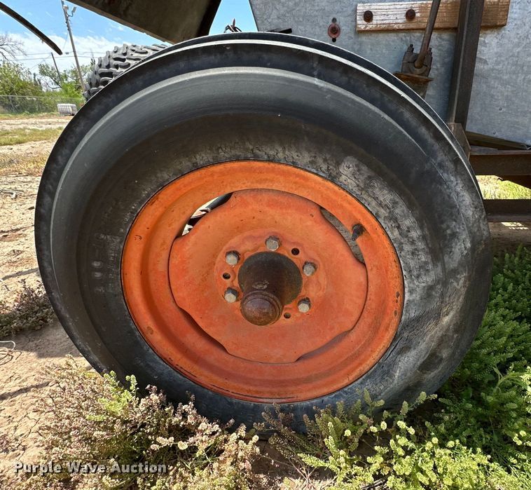 image for item DG4412 Allis-Chalmers Gleaner Baldwin combine