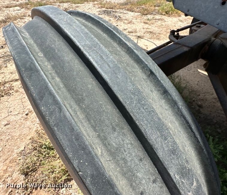 image for item DG4412 Allis-Chalmers Gleaner Baldwin combine