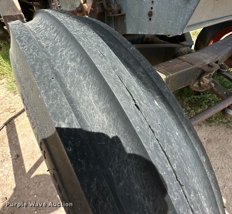 image for item DG4412 Allis-Chalmers Gleaner Baldwin combine