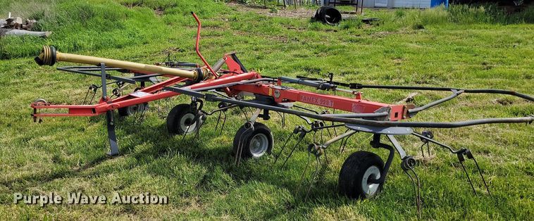 image for item DI3064 Kverneland Group 6915 hay tedder