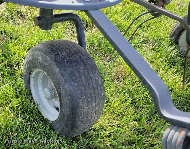 image for item DI3064 Kverneland Group 6915 hay tedder