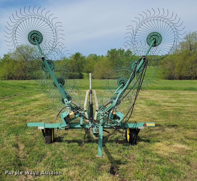 image for item DI3065 John Deere 702 hay rake