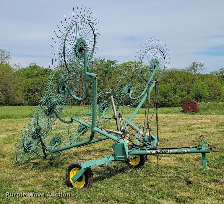 image for item DI3065 John Deere 702 hay rake