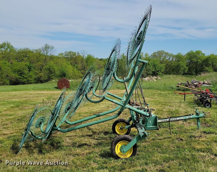 image for item DI3065 John Deere 702 hay rake