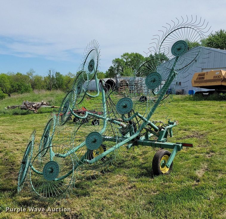 image for item DI3065 John Deere 702 hay rake