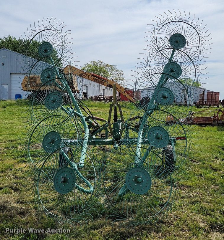 image for item DI3065 John Deere 702 hay rake