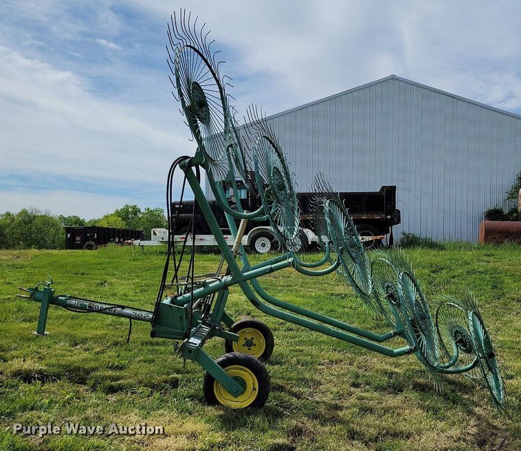 image for item DI3065 John Deere 702 hay rake