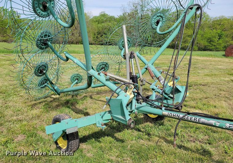 image for item DI3065 John Deere 702 hay rake