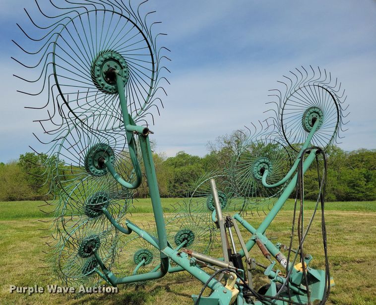 image for item DI3065 John Deere 702 hay rake