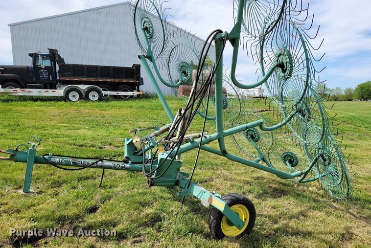 image for item DI3065 John Deere 702 hay rake