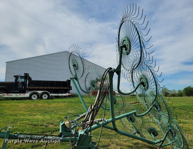 image for item DI3065 John Deere 702 hay rake