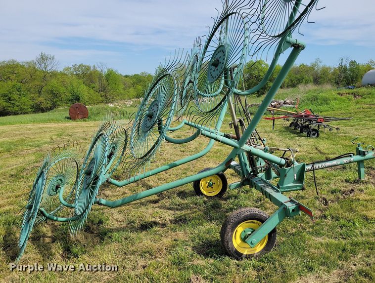 image for item DI3065 John Deere 702 hay rake