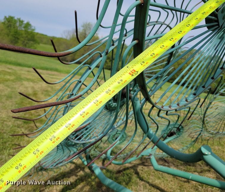 image for item DI3065 John Deere 702 hay rake