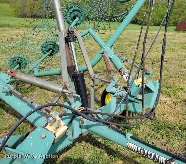 image for item DI3065 John Deere 702 hay rake