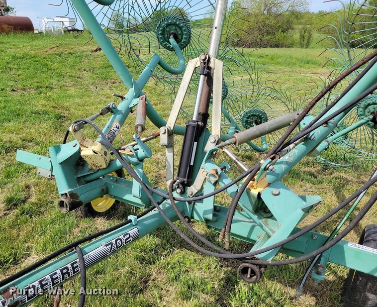 image for item DI3065 John Deere 702 hay rake
