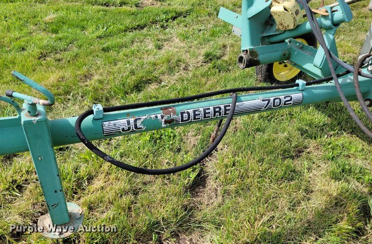 image for item DI3065 John Deere 702 hay rake