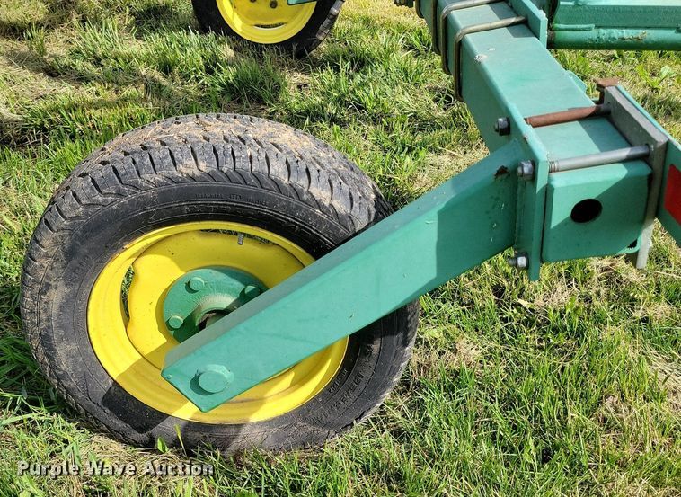 image for item DI3065 John Deere 702 hay rake