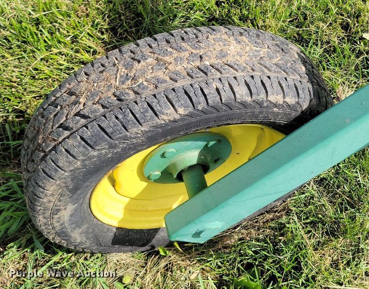 image for item DI3065 John Deere 702 hay rake