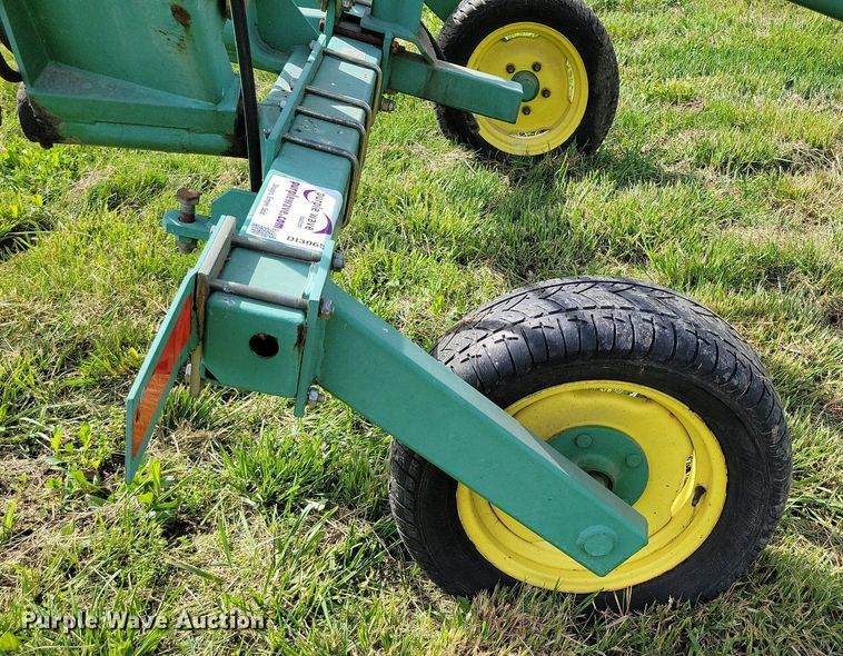 image for item DI3065 John Deere 702 hay rake