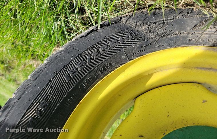 image for item DI3065 John Deere 702 hay rake