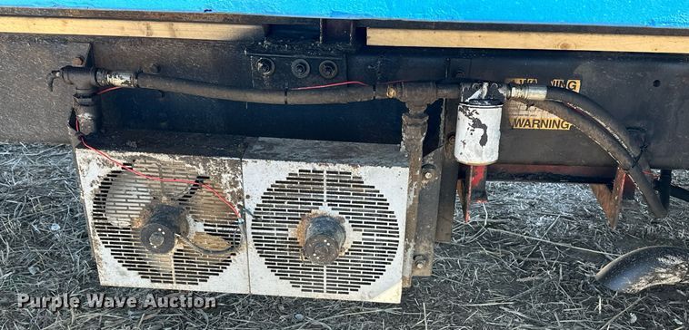 image for item DJ6237 2000 International  4700  grain truck