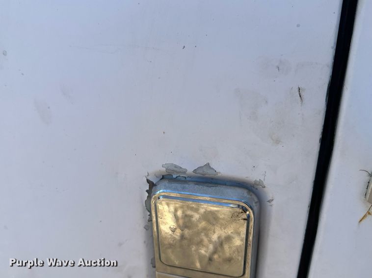 image for item DJ6237 2000 International  4700  grain truck