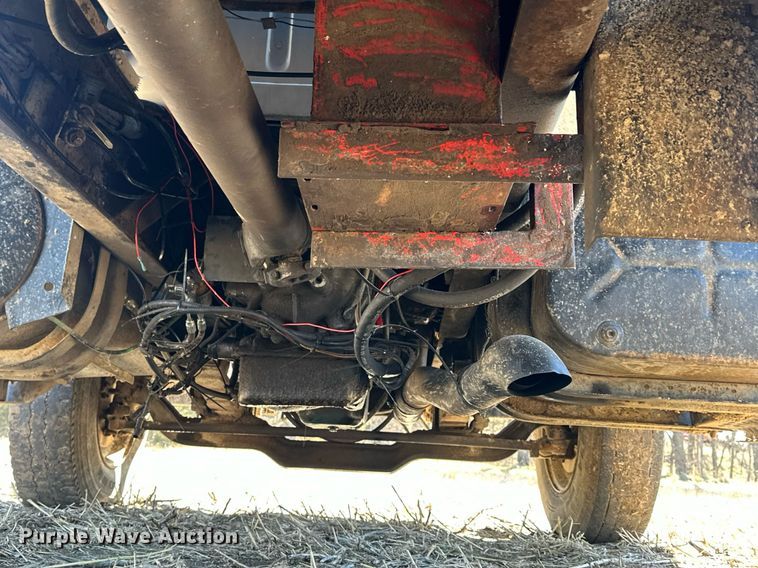 image for item DJ6237 2000 International  4700  grain truck